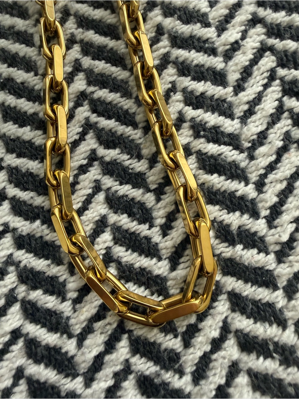Boutique Gold Tone Chain Link Necklace - Women Jewelry - Picture 3 of 3